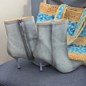 Steve Madden Shoes Women's Size 8-1/2 Blue Denim High Heeled Boot Trendy Boots